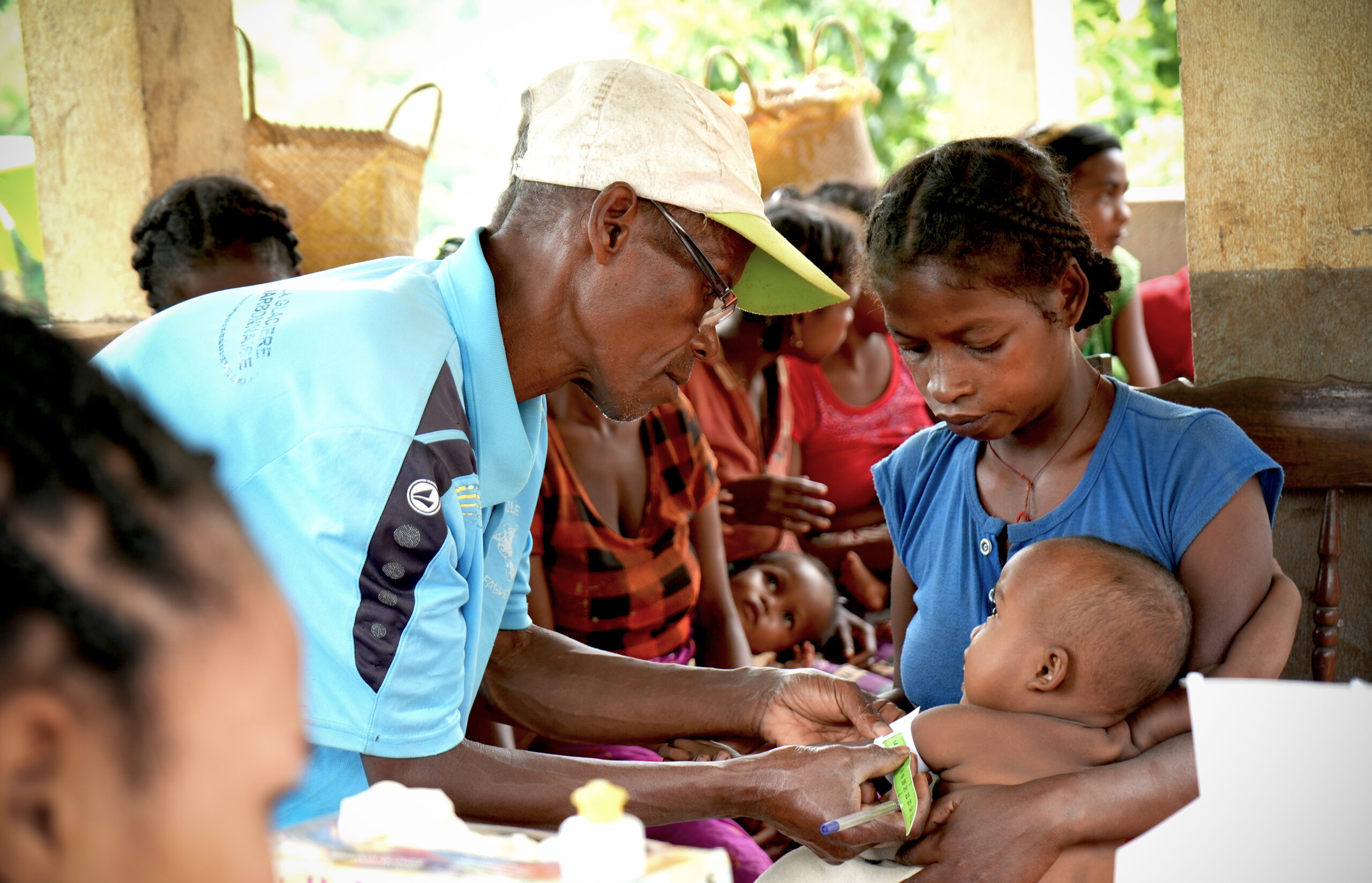 Entre 2022 et mars 2024, nos équipes, en collaboration avec le ministère de la Santé Publique, ont diagnostiqué et traité 2 205 enfants souffrant à la fois de malnutrition et de paludisme dans le district d’Ikongo, dans le sud du pays.